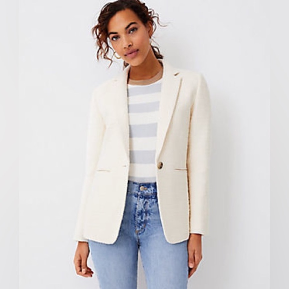 Ann Taylor ivory blazer 8p good condition- pet and smoke- free home